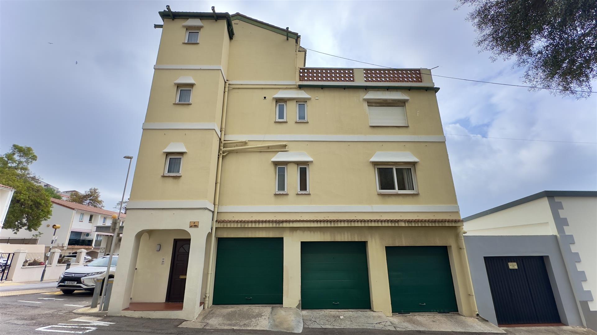 Image of House - detached - 4 Bedrooms - 2 Bathrooms for Sale in South District-Gibraltar, Image 5